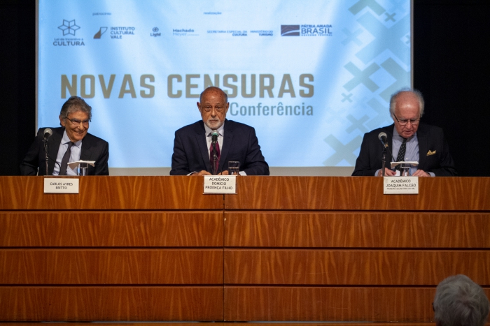 <a href="/galeria/novas-censuras/palestrante-carlos-ayres-britto-junto-aos-academicos-domicio-proenca-filho-0">veja mais detalhes</a>